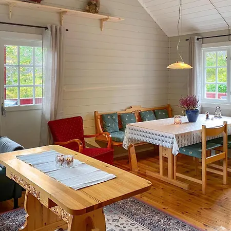 بيت للعطل 4 Bedroom Pet Friendly In Tustna Gullstein