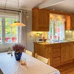 4 Bedroom Pet Friendly Home In Tustna
